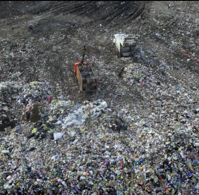 Textile: one of the world's most polluting industries — and waste is the loudest signal